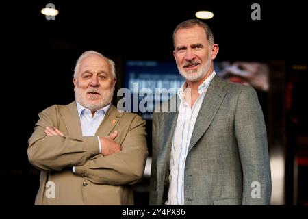 Le roi Felipe VI d'Espagne assiste à la première de 'Hispanidad' au Paz Cinema le 12 avril 2024 à Madrid, Espagne. Banque D'Images