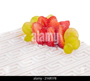 gâteaux en mousse blanche à la fraise Banque D'Images