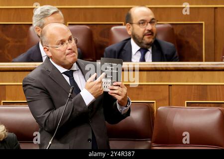 Madrid, Royaume d'Espagne ; 11/09/2024.- Miguel Tellado, porte-parole du PP au Congrès, reçoit l'ordre de garder le silence par le président pour son intervention inappropriée. Le Congrès espagnol vote en faveur de la reconnaissance d'Edmundo González comme président élu. Le Parti populaire (PP), Vox (juste-droite), Unión de Pueblo Navarro (UPN), la Coalition canarienne et le Parti nationaliste basque (PNV) ont réussi à ajouter 177 voix en faveur. Junts (indépendants de Catalogne) n'a pas participé au vote parce que ses députés ont quitté le Congrès en raison de leurs vacances communautaires. PP a marqué son premier parlement Banque D'Images