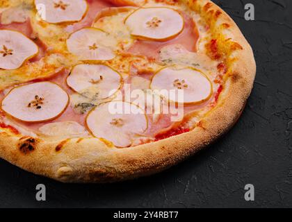 pizza avec poire et gorgonzola vue de dessus Banque D'Images