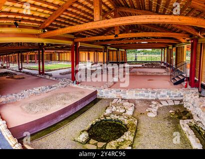 AQUILÉE, ITALIE – 2 JUIN 2024 : Domus de Tito Macro, l'une des plus grandes ruines résidentielles romaines du nord de l'Italie. Cette ancienne maison offre insig Banque D'Images