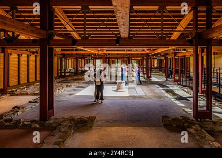 AQUILÉE, ITALIE – 2 JUIN 2024 : Domus de Tito Macro, l'une des plus grandes ruines résidentielles romaines du nord de l'Italie. Cette ancienne maison offre insig Banque D'Images