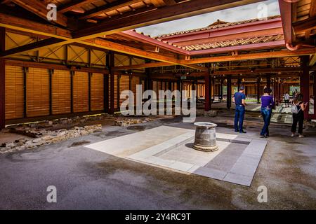 AQUILÉE, ITALIE – 2 JUIN 2024 : Domus de Tito Macro, l'une des plus grandes ruines résidentielles romaines du nord de l'Italie. Cette ancienne maison offre insig Banque D'Images
