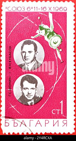 Photo d'un timbre-poste bulgare de 1969 1 stotinka avec une illustration des cosmonautes Soyouz 6 Georgy Shonin et Valery Kubasov Banque D'Images