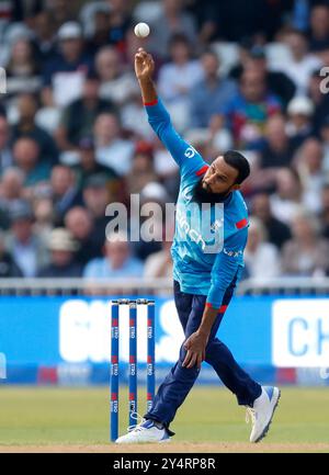 L'Angleterre Adil Rashid bowling lors du premier match international d'une journée à Trent Bridge, Nottingham. Date de la photo : jeudi 19 septembre 2024. Banque D'Images