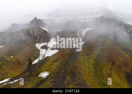 Vue du cap Flora sur l'île Northbrook dans la terre de Franz Josef, Russie, océan Arctique. Banque D'Images