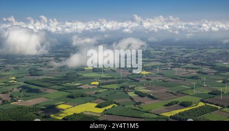 Muensterland sous les nuages, éoliennes dans Muensterland Banque D'Images