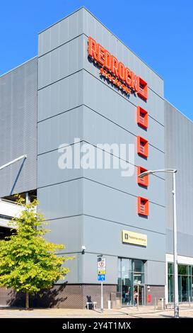 Le parking du centre de loisirs Redrock, depuis Bridgefield Street, Stockport, GTR Manchester, Angleterre, ROYAUME-UNI Banque D'Images