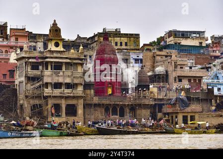 Cérémonie de brûlage du corps à Manikarnika Ghat sur le fleuve Gange, Varanasi, Inde, Asie Banque D'Images