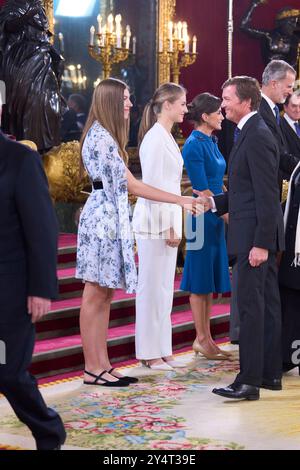 Le roi Felipe VI d'Espagne, la reine Letizia d'Espagne, la princesse héritière Leonor, la princesse Sofia, Pedro de Borbon-dos Sicilias et Orléans assistent au serment d'allégeance à la Constitution espagnole de la princesse des Asturies au Palais Royal le 31 octobre 2023 à Madrid, Espagne. Banque D'Images