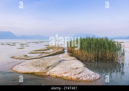 Ambiance du soir à la plage de Jamaïque, lac, vacances, voyage, tourisme, Sirmione, Italie, Europe Banque D'Images