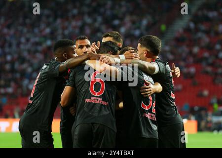 Belgrade, Serbie. 19 septembre 2024. Les joueurs de Benfica célèbrent leur premier but de la soirée lors du match MD1 de l'UEFA Champions League 2024/25 entre FK Crvena Zvezda et SL Benfica au stade Rajko Mitic le 19 septembre 2024. Crédit : Dimitrije Vasiljevic/Alamy Live News Banque D'Images