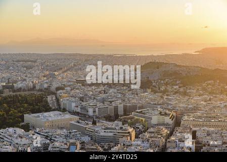 Vue panoramique d'Athènes Ville de Lykavittos Hill au coucher du soleil Banque D'Images