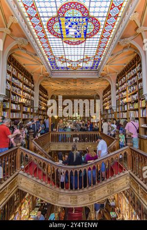 Intérieur de la librairie Lello, l'une des plus belles librairies du monde, à Porto, Portugal, Europe Banque D'Images