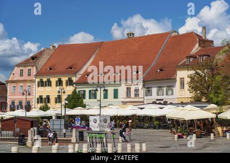 Petite place à Sibiu, Transylvanie, Roumanie, Europe Banque D'Images