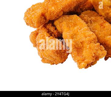 Lanières de poulet panées isolées sur blanc, servies avec ketchup Banque D'Images