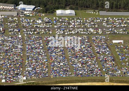 Festival area4 à l'aérodrome de Borkenberge, festival de musique, musique rock. Tentes, foules, visiteurs Banque D'Images