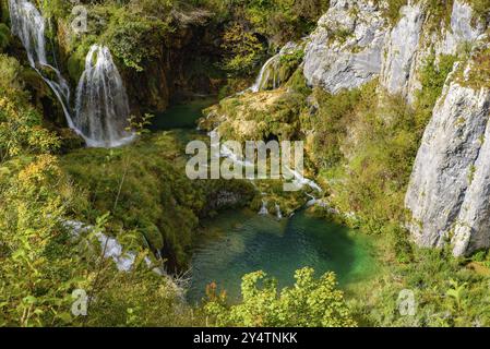 Cascades de Sastavci dans le parc national des lacs de Plitvice (Plitvi?ka Jezera), Croatie, Europe Banque D'Images