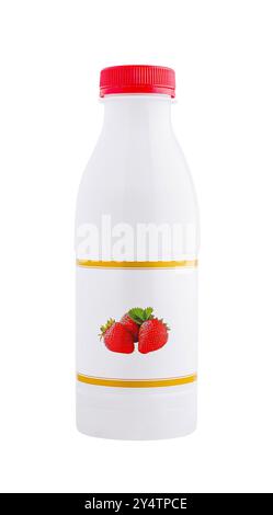 Bouteille en plastique blanc avec yaourt aux fruits et bouchon rouge debout sur fond blanc Banque D'Images