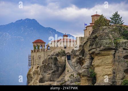 Monastère de Varlaam sur le rocher, le deuxième plus grand monastère orthodoxe oriental dans les Météores, Grèce, Europe Banque D'Images