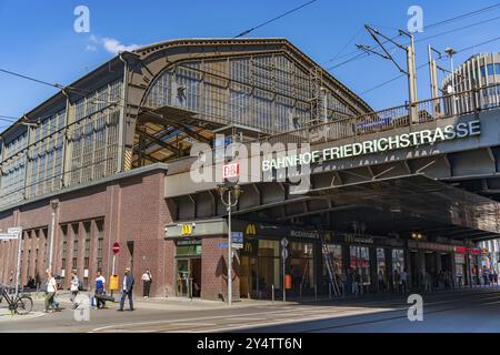 Gare de Friedrichstrasse à Berlin, Allemagne, Europe Banque D'Images