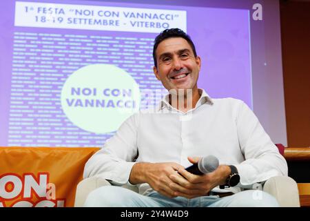 Viterbo, Italie. 19 septembre 2024. Roberto Vannacci durante la chiusura delll'evento Organizato dall'associazione &#x201c;Noi con Vannacci&#x201d ; a Viterbo, Gioved&#xec;, 19 Settembre 2024 (Foto Roberto Monaldo/LaPresse) Roberto Vannacci lors de la clôture de l'événement organisé par l'association "Noi con Vannacci" à Viterbo, jeudi 19 septembre 2024 (photo de Monaldo/Lapresse Live) Banque D'Images