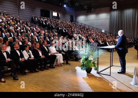 Bruges, Belgique. 19 septembre 2024. Le Roi Philippe - Filip de Belgique et la Reine Mathilde de Belgique photographiés lors d'une soirée de gala organisée par le Comité de soutien de la Fondation Roi Baudouin en Flandre occidentale, à Bruges, le jeudi 19 septembre 2024. BELGA PHOTO KURT DESPLENTER crédit : Belga News Agency/Alamy Live News Banque D'Images