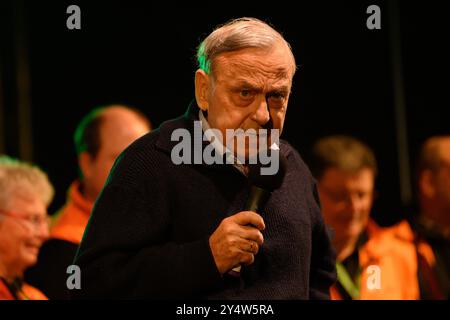 Heilbad Heiligenstadt, Allemagne. 19 septembre 2024. Hans-Ulrich Rauchfuß, président de l’Association allemande de randonnée, intervient lors de la cérémonie d’ouverture de la 122e Journée allemande de la randonnée 2024. La Journée allemande de la randonnée est un rassemblement annuel de passionnés de randonnée et aura lieu du 19 au 22 septembre 2024. Crédit : Swen Pförtner/dpa/Alamy Live News Banque D'Images