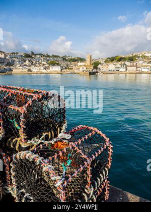 Homard pots, sur Smeaton’s Pier, Sunrise, St Ives Harbour, St Ives, Cornouailles, Angleterre, Royaume-Uni, GB. Banque D'Images