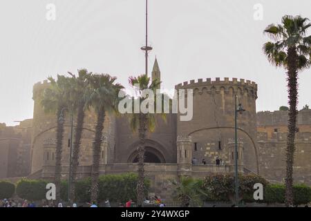 la vue de la citadelle salahuddin et de la mosquée ali pacha au caire egypte angle du sol à la lumière du jour Banque D'Images