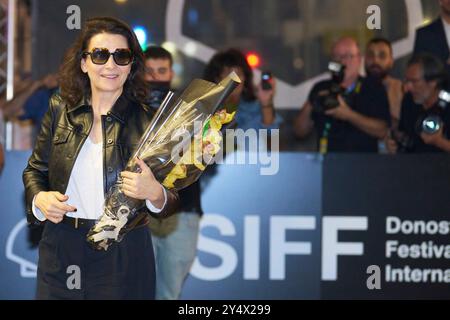 Juliette Binoche arrive à l'hôtel Maria Cristina lors du 71ème Festival international du film de San Sebastian le 28 septembre 2023 à Donostia / San Sebastian, Espagne. Banque D'Images