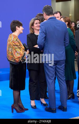 Pedro Sanchez, premier ministre, Isabel Rodriguez, Teresa Ribera, vice-présidente et ministre de l'environnement assistent au concert de clôture de la Présidence espagnole du Conseil de l'Union européenne à l'Auditorium national le 21 décembre 2023 à Madrid, Espagne. Banque D'Images