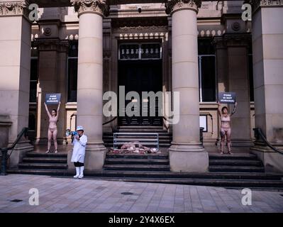 Animal Justice Project x Speciesism.wtf animal Rights Art installation manifestation dans le centre-ville de Birmingham, le 14 septembre 2024 Banque D'Images