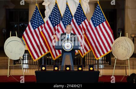 Washington, États-Unis. 18 septembre 2024. Bill Nelson, administrateur de la NASA, prononce un discours lors d'une cérémonie de remise de la médaille d'or du Congrès en reconnaissance des figures cachées de la NASA à l'Emancipation Hall du Capitole des États-Unis, le 18 septembre 2024, à Washington, DC des médailles d'or du Congrès ont été décernées à Katherine Johnson, Christine Darden, Dorothy Vaughan et Mary W. Jackson en reconnaissance de leur service aux États-Unis. Crédit : Joel Kowsky/NASA/Alamy Live News Banque D'Images