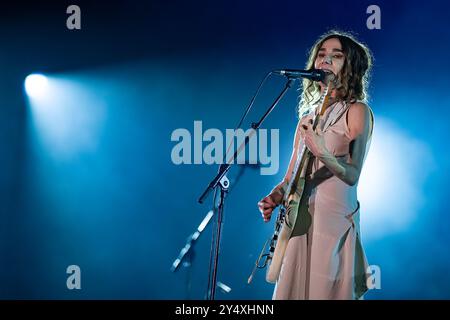 LONDRES, ANGLETERRE : PJ Harvey se produit au Gunnersbury Park. Avec la participation des artistes : PJ Harvey où : Londres, Royaume-Uni quand : 18 août 2024 crédit : Neil Lupin/WENN Banque D'Images