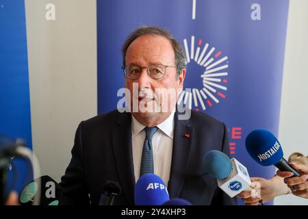 Marseille, France. 19 septembre 2024. L’ancien président de la République française François Hollande s’adresse à la presse lors de son voyage à Marseille. L’ancien président français François Hollande s’est rendu à Marseille pour signer un accord entre sa fondation et la ville de Marseille. Crédit : SOPA images Limited/Alamy Live News Banque D'Images