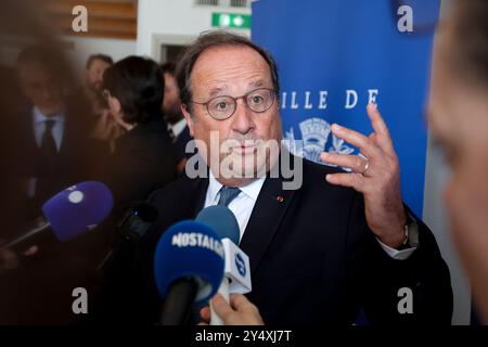 Marseille, France. 19 septembre 2024. L’ancien président de la République française François Hollande s’adresse à la presse lors de son voyage à Marseille. L’ancien président français François Hollande s’est rendu à Marseille pour signer un accord entre sa fondation et la ville de Marseille. (Photo Denis Thaust/SOPA images/SIPA USA) crédit : SIPA USA/Alamy Live News Banque D'Images