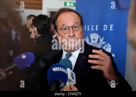 Marseille, France. 19 septembre 2024. L’ancien président de la République française François Hollande s’adresse à la presse lors de son voyage à Marseille. L’ancien président français François Hollande s’est rendu à Marseille pour signer un accord entre sa fondation et la ville de Marseille. (Photo Denis Thaust/SOPA images/SIPA USA) crédit : SIPA USA/Alamy Live News Banque D'Images