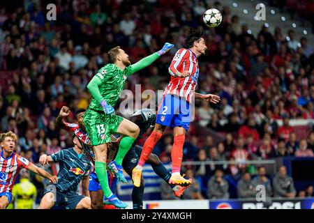 Madrid, Espagne. 19 septembre 2024. Estadio Civitas Metropolitano Madrid, Espagne - 19 septembre : le gardien Jan Oblak de l'Atletico de Madrid l) et Jose Gimenez de l'Atletico de Madrid R) défendent le ballon lors du match MD1 de la Ligue des Champions 2024/25 de l'UEFA entre l'Atletico de Madrid et le RB Leipzig à l'Estadio Civitas Metropolitano le 19 septembre 2024 à Madrid, Espagne. (Alberto Gardin/SPP) crédit : photo de presse SPP Sport. /Alamy Live News Banque D'Images