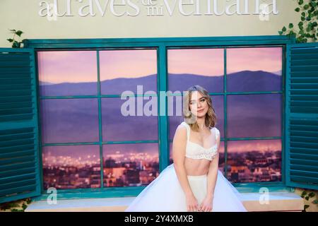 Clara Galle assiste à la première de 'A traves de mi ventana (Through My Window)' au Cinéma Callao le 2 février 2022 à Madrid, en Espagne. Banque D'Images