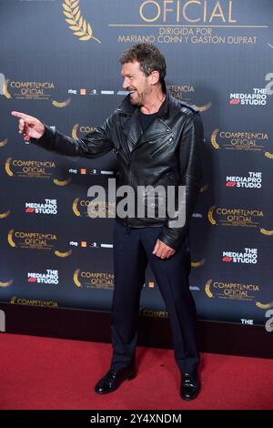 Antonio Banderas assiste à la 'Official Competition (Competencia Oficial)' Madrid Premiere au Capitol Cinema le 21 février 2022 à Madrid, Espagne. Banque D'Images