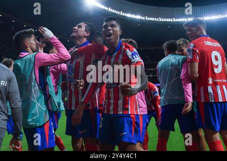 Madrid, Espagne. 19 septembre 2024. Les joueurs de l'Atletico Madrid célèbrent le score lors du match de l'UEFA Champions League entre l'Atletico Madrid et le RB Leipzig à Madrid, en Espagne, le 19 septembre 2024. Crédit : Gustavo Valiente/Xinhua/Alamy Live News Banque D'Images