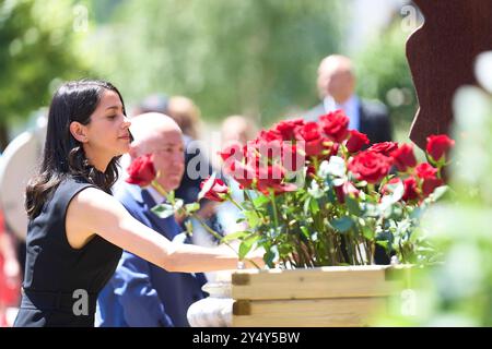 Ines Arrimadas rend hommage aux victimes du terrorisme à l'occasion du 25e anniversaire de l'enlèvement et du meurtre de Miguel Angel Blanco au Centre sportif municipal Miguel Angel Blanco le 10 juillet 2022 à Ermua, en Espagne. Banque D'Images