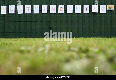 19 septembre 2024, basse-Saxe, Leer : la Journée mondiale de l'enfance est célébrée dans un jardin d'enfants en Frise orientale. De 0830 déclarations avec la ministre fédérale Lisa Paus (Verts), membre du conseil d'administration du Fonds allemand pour l'enfance, Anja Siegesmund et membre du conseil d'administration de l'UNICEF Allemagne, Daniela Schadt (place devant la maison Paul Löbe, entrée ouest) la journée est célébrée à différentes dates dans le monde entier. L'ONU célèbre la Journée mondiale de l'enfance le 20 novembre. En Allemagne, elle est célébrée le 20 septembre depuis 1954. De nombreuses villes dans les nouveaux états fédéraux le célèbrent le 1er juin, le jour où World Chil Banque D'Images
