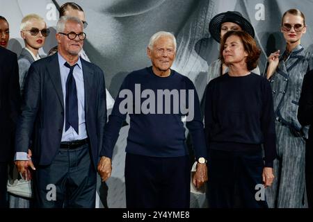 Milan, Italie. 19 septembre 2024. Giorgio Armani et Roberta Armani saluent les applaudissements du public au défilé Emporio Armani pendant les collections femme de la semaine de la mode de Milan - printemps/été 2025 le 19 septembre 2024 à Milan, Italie. Photo de Marco Piovanotto/ABACAPRESS. COM Credit : Abaca Press/Alamy Live News Banque D'Images