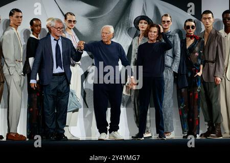 Milan, Italie. 19 septembre 2024. Giorgio Armani et Roberta Armani saluent les applaudissements du public au défilé Emporio Armani pendant les collections femme de la semaine de la mode de Milan - printemps/été 2025 le 19 septembre 2024 à Milan, Italie. Photo de Marco Piovanotto/ABACAPRESS. COM Credit : Abaca Press/Alamy Live News Banque D'Images
