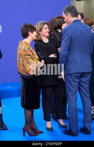 Pedro Sanchez, premier ministre, Isabel Rodriguez, Teresa Ribera, vice-présidente et ministre de l'environnement assistent au concert de clôture de la Présidence espagnole du Conseil de l'Union européenne à l'Auditorium national le 21 décembre 2023 à Madrid, Espagne. Banque D'Images