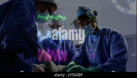 Équipe médicale effectuant la chirurgie avec surveillance des signes vitaux image au-dessus d'eux Banque D'Images