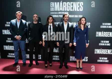 Alvaro Longoria, Luis Tosar, Penelope Cruz, le réalisateur Juan Diego Botto et la ministre de l'Egalité Irene Montero assistent à la photoconférence 'en Los Margenes' le 4 octobre 2022 à Madrid, en Espagne. Banque D'Images