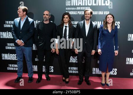 Alvaro Longoria, Luis Tosar, Penelope Cruz, le réalisateur Juan Diego Botto et la ministre de l'Egalité Irene Montero assistent à la photoconférence 'en Los Margenes' le 4 octobre 2022 à Madrid, en Espagne. Banque D'Images